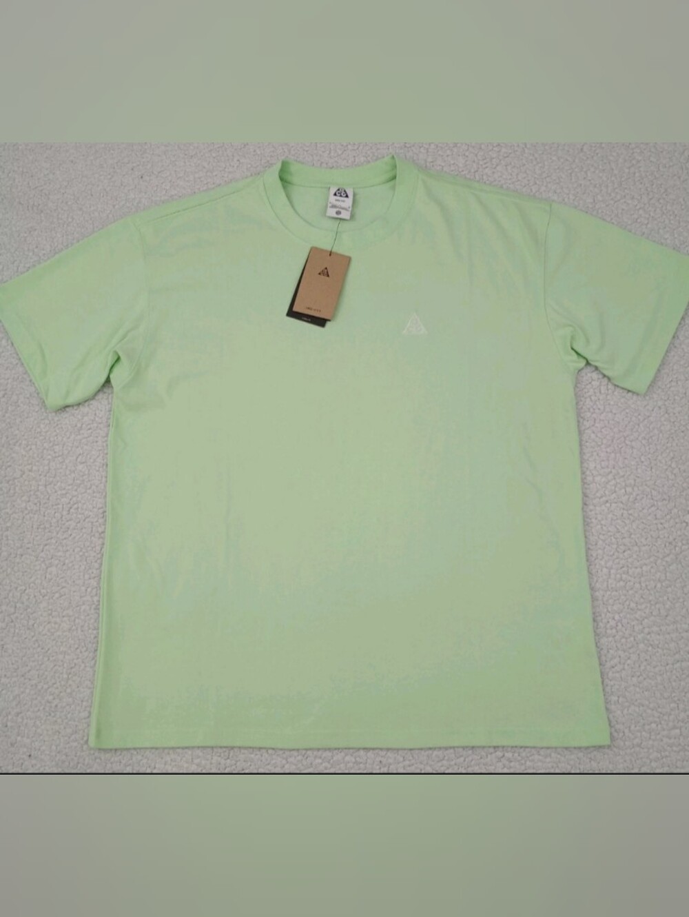 Nike mens ACG heavy weight t shirt L DSWT